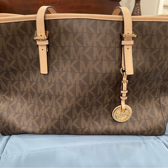 Michael Kors purse - Picture 1 of 4